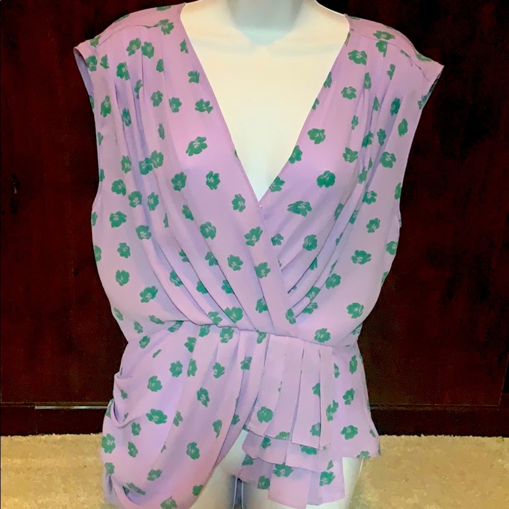 Beautiful NWT Spring Blouse